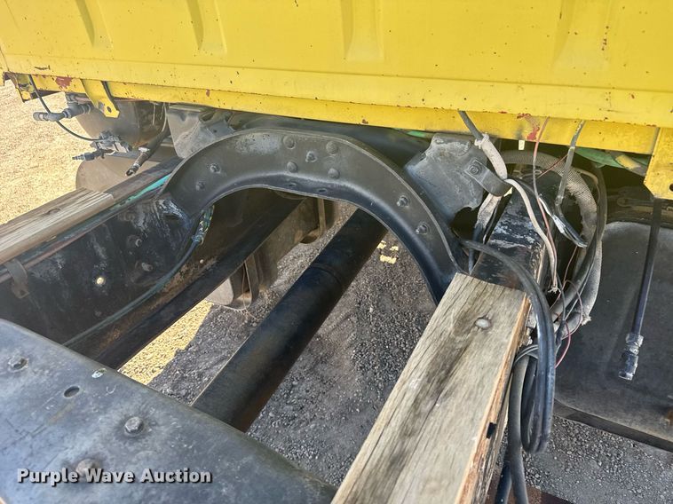 image for item NN9573 1979 Ford 8000 truck cab and chassis