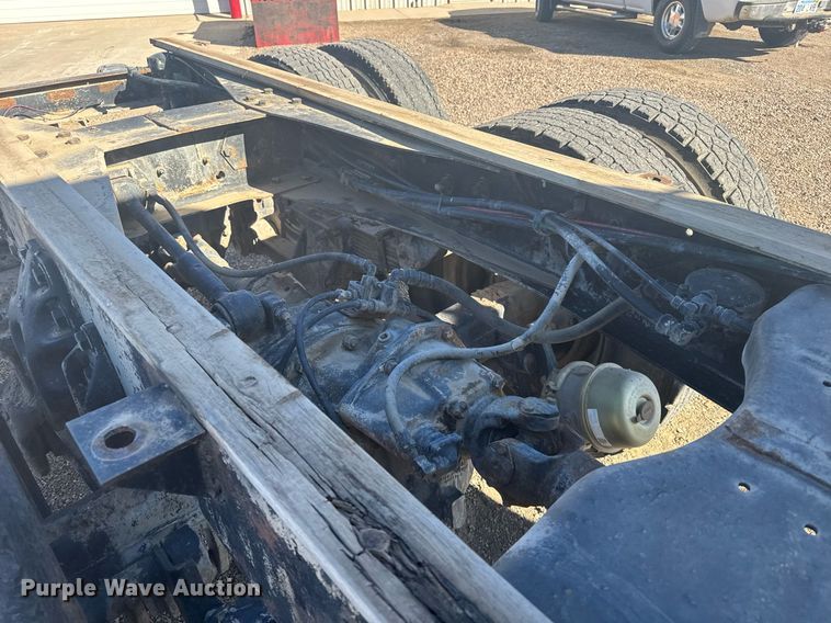 image for item NN9573 1979 Ford 8000 truck cab and chassis