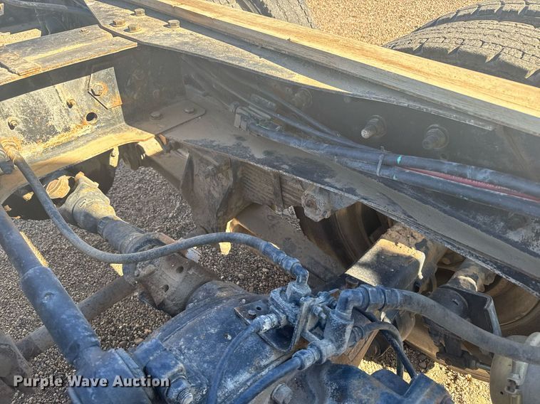 image for item NN9573 1979 Ford 8000 truck cab and chassis