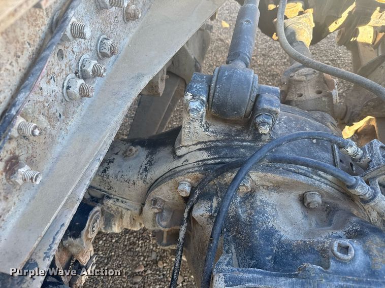 image for item NN9573 1979 Ford 8000 truck cab and chassis