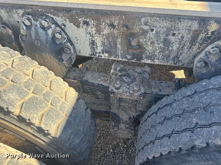 image for item NN9573 1979 Ford 8000 truck cab and chassis