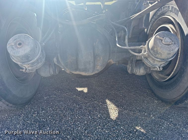 image for item NN9573 1979 Ford 8000 truck cab and chassis