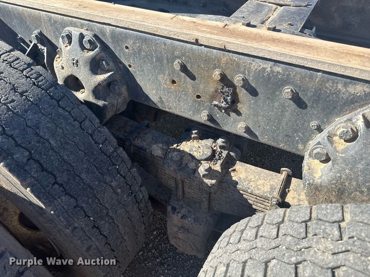 image for item NN9573 1979 Ford 8000 truck cab and chassis