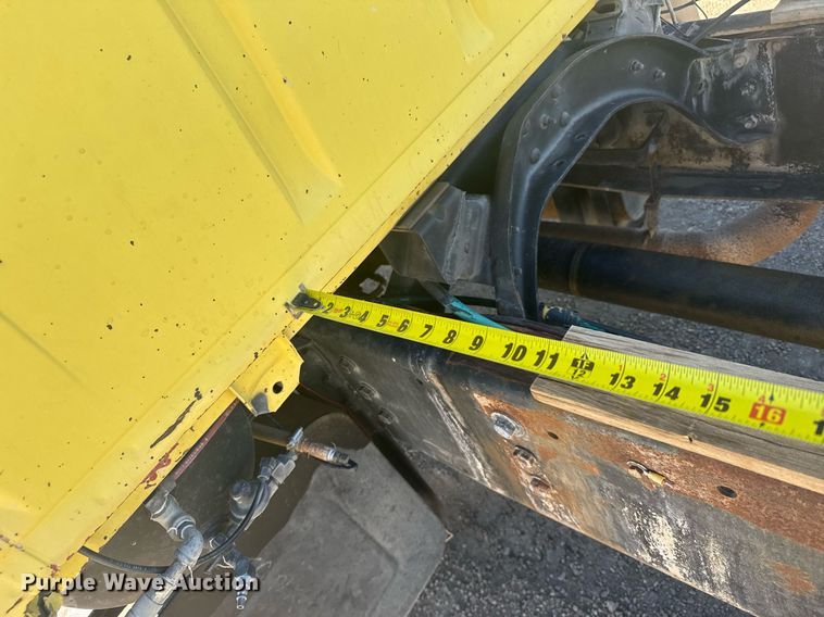 image for item NN9573 1979 Ford 8000 truck cab and chassis