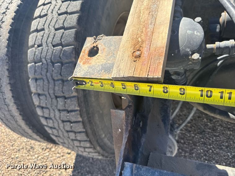 image for item NN9573 1979 Ford 8000 truck cab and chassis