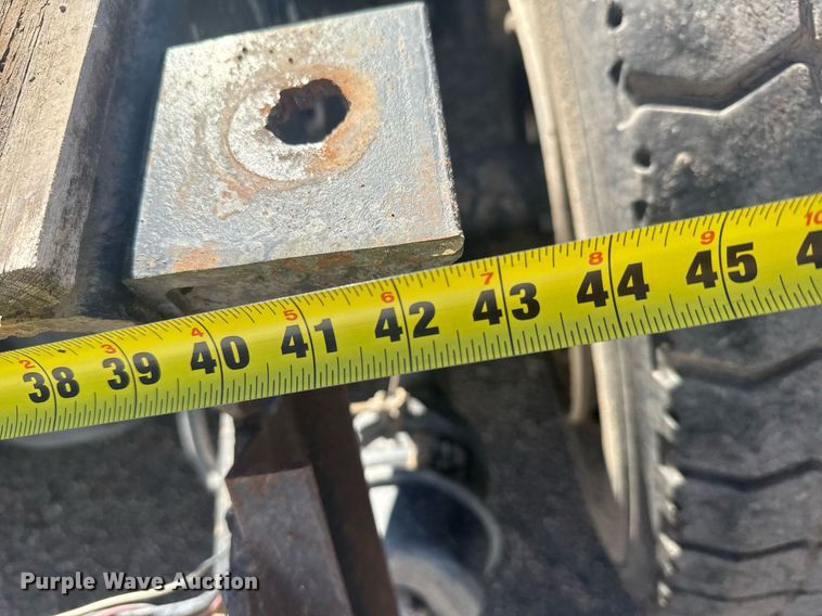 image for item NN9573 1979 Ford 8000 truck cab and chassis