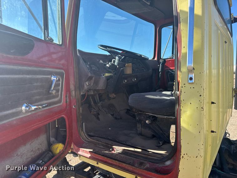 image for item NN9573 1979 Ford 8000 truck cab and chassis