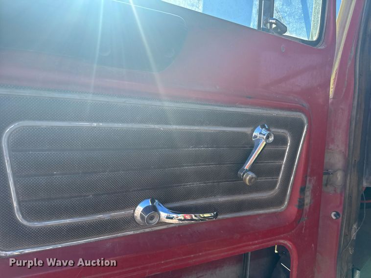 image for item NN9573 1979 Ford 8000 truck cab and chassis