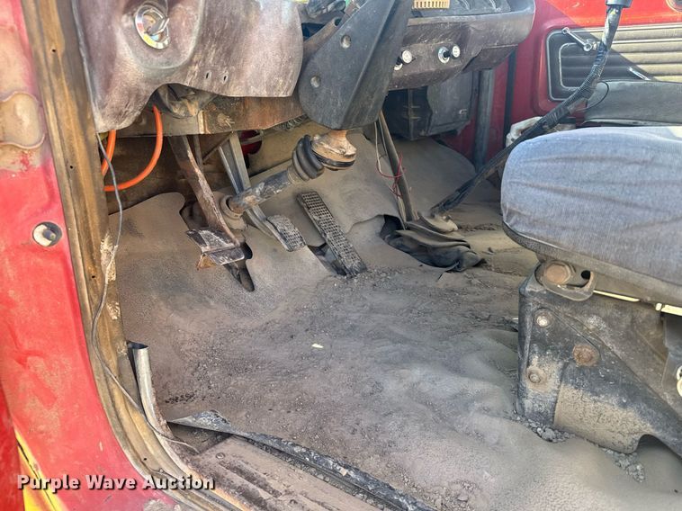 image for item NN9573 1979 Ford 8000 truck cab and chassis