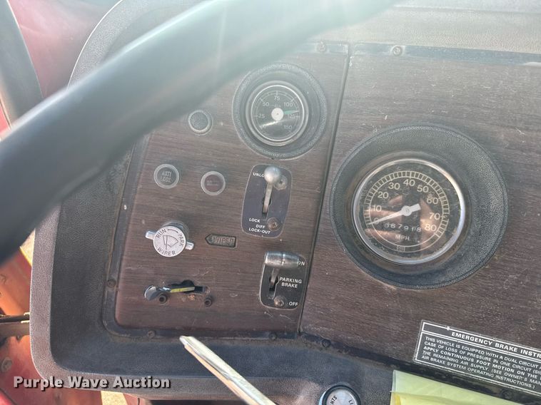 image for item NN9573 1979 Ford 8000 truck cab and chassis