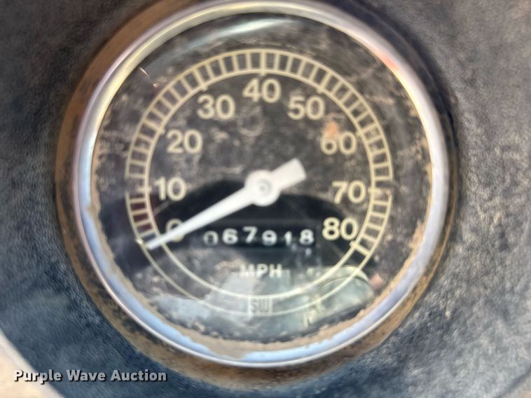 image for item NN9573 1979 Ford 8000 truck cab and chassis