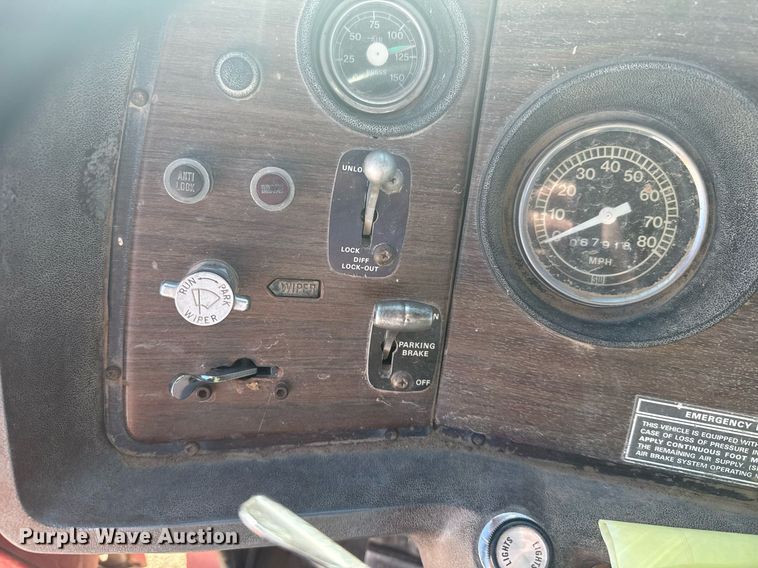 image for item NN9573 1979 Ford 8000 truck cab and chassis