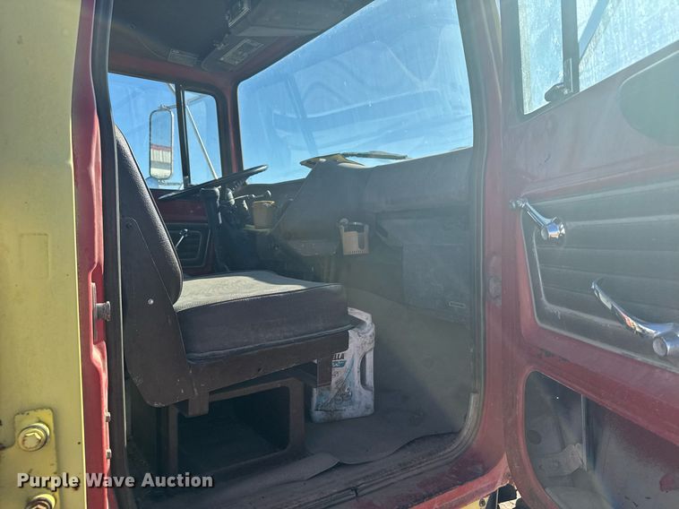 image for item NN9573 1979 Ford 8000 truck cab and chassis