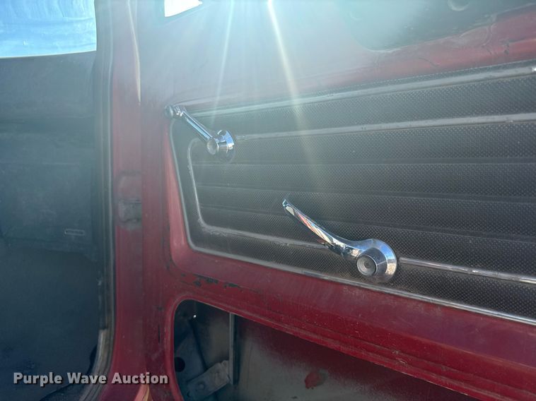 image for item NN9573 1979 Ford 8000 truck cab and chassis