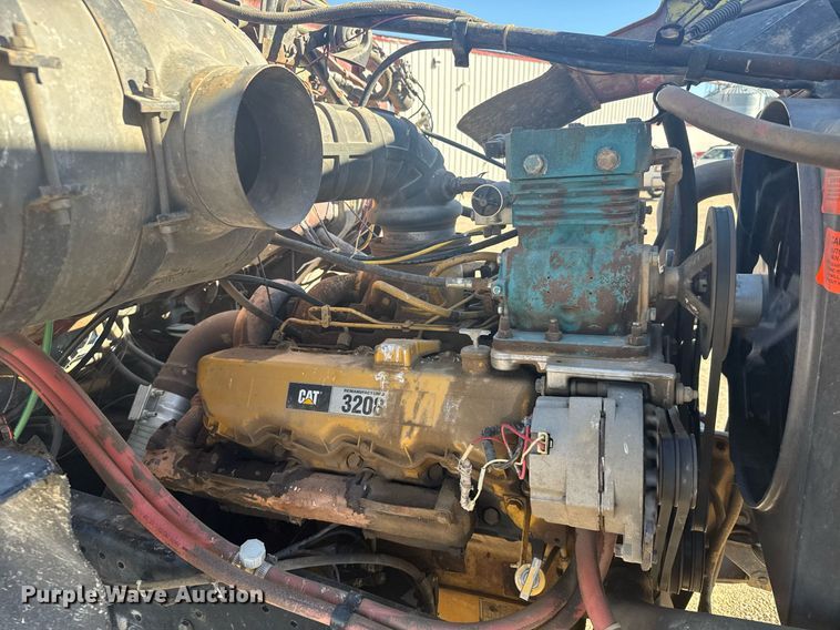 image for item NN9573 1979 Ford 8000 truck cab and chassis