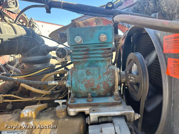 image for item NN9573 1979 Ford 8000 truck cab and chassis