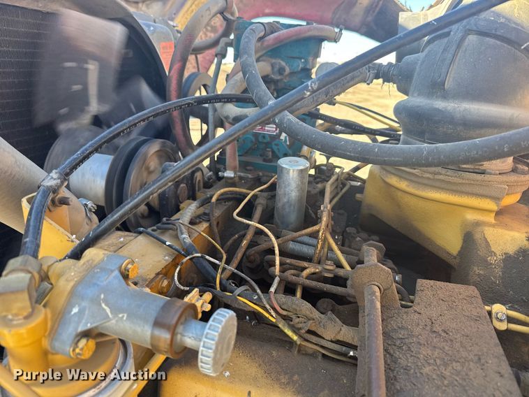 image for item NN9573 1979 Ford 8000 truck cab and chassis