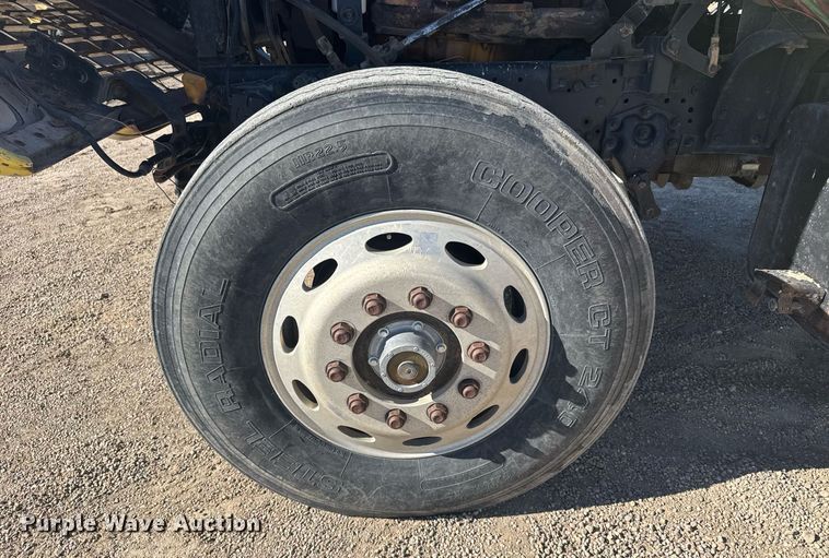 image for item NN9573 1979 Ford 8000 truck cab and chassis