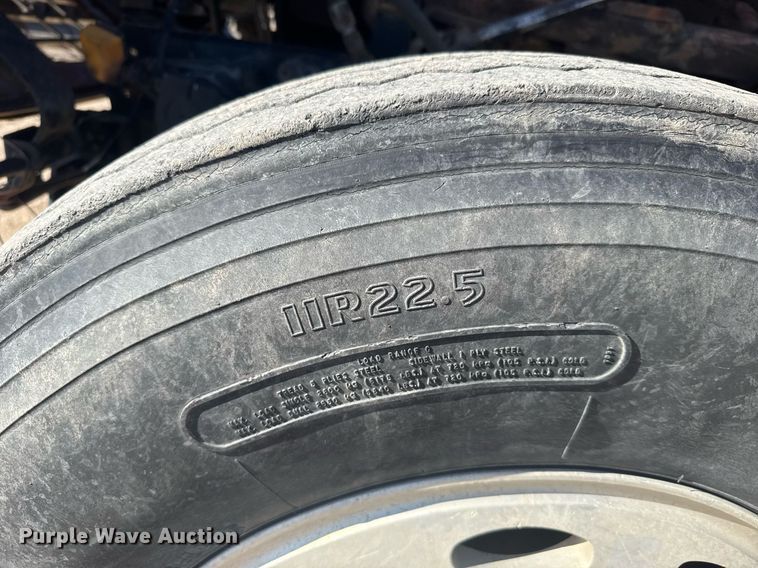 image for item NN9573 1979 Ford 8000 truck cab and chassis