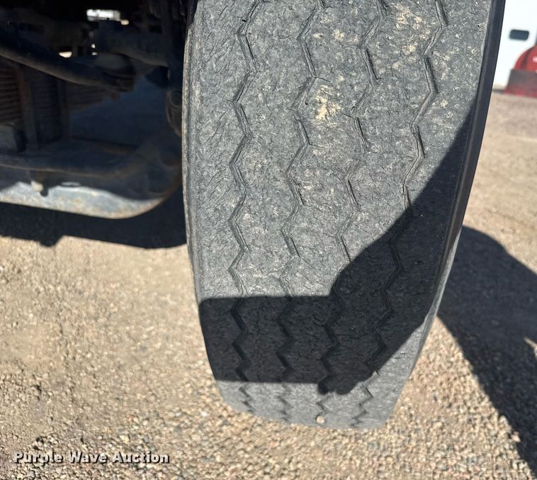 image for item NN9573 1979 Ford 8000 truck cab and chassis