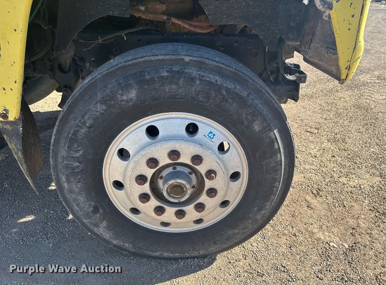 image for item NN9573 1979 Ford 8000 truck cab and chassis