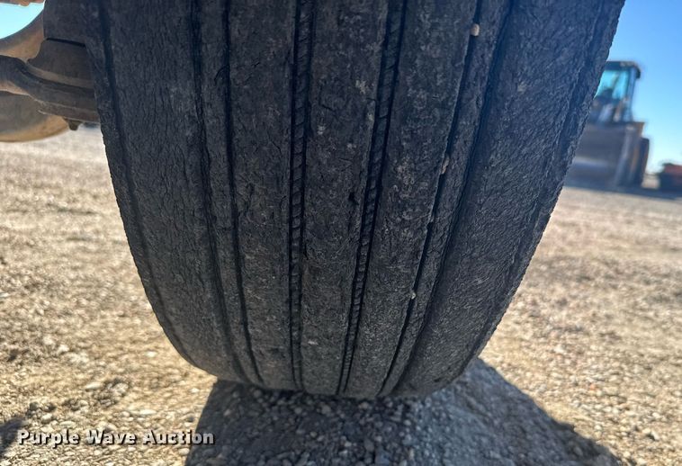 image for item NN9573 1979 Ford 8000 truck cab and chassis