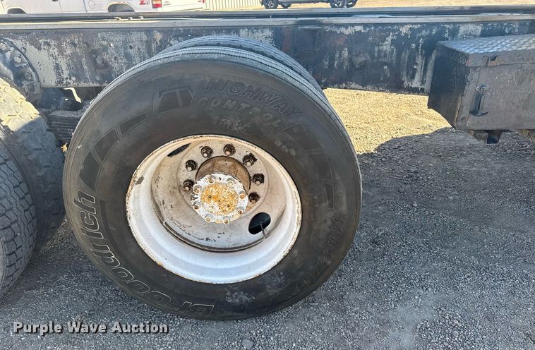 image for item NN9573 1979 Ford 8000 truck cab and chassis