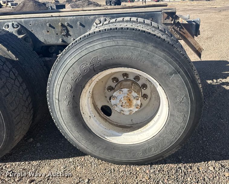 image for item NN9573 1979 Ford 8000 truck cab and chassis