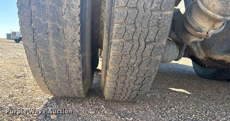 image for item NN9573 1979 Ford 8000 truck cab and chassis