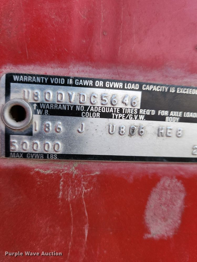 image for item NN9573 1979 Ford 8000 truck cab and chassis