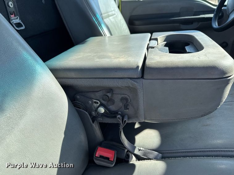 image for item NN9710 2007 Ford F550 truck cab and chassis