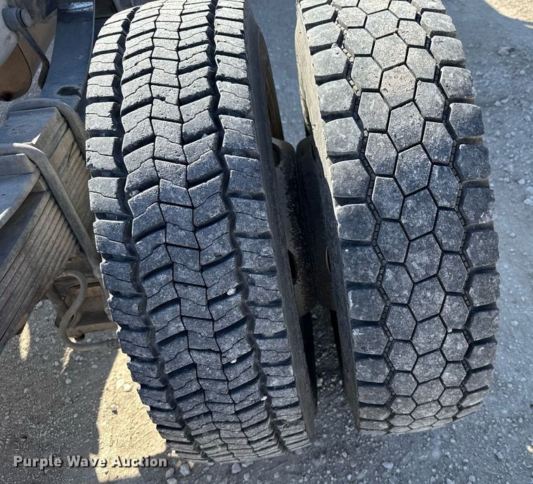 image for item NN9710 2007 Ford F550 truck cab and chassis