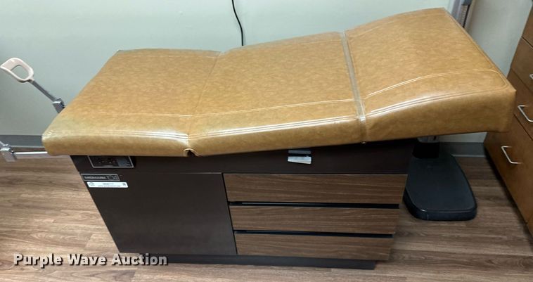 image for item NN9717 Midmark 104 exam table