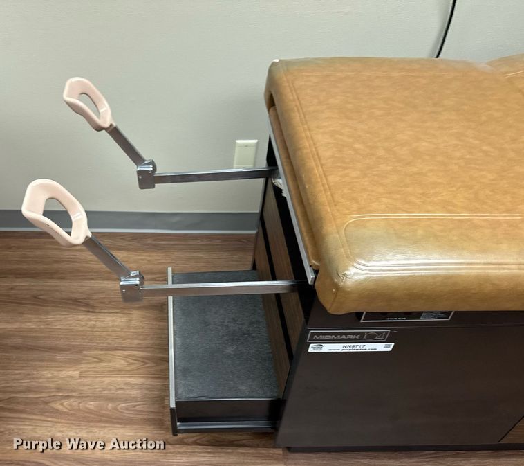 image for item NN9717 Midmark 104 exam table