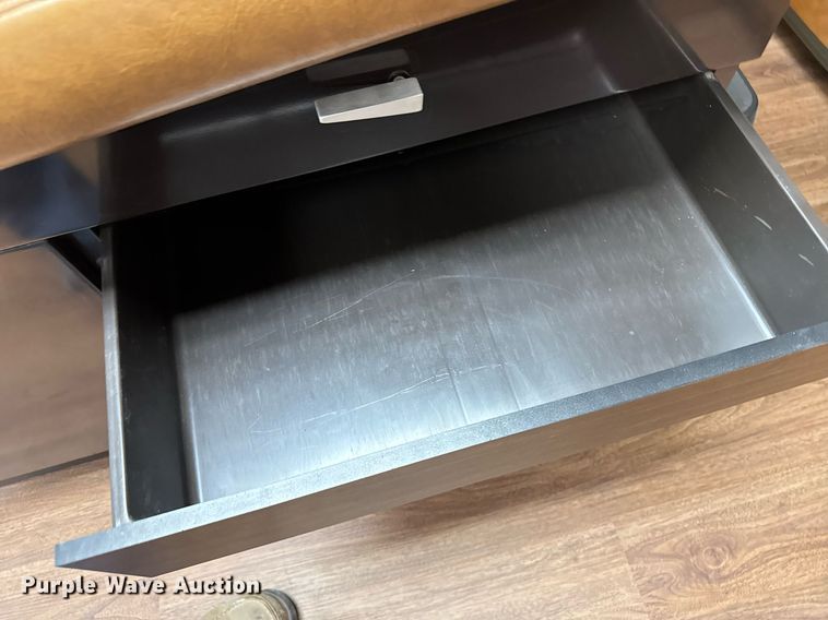 image for item NN9717 Midmark 104 exam table