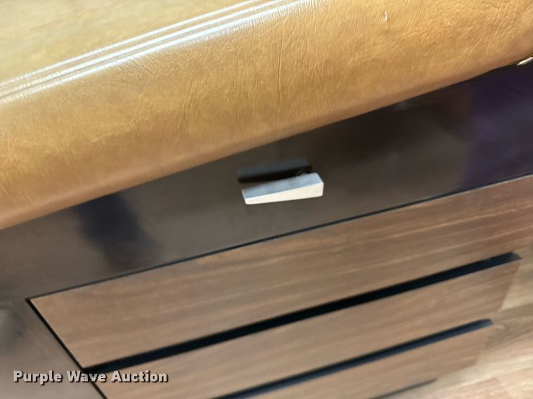 image for item NN9717 Midmark 104 exam table