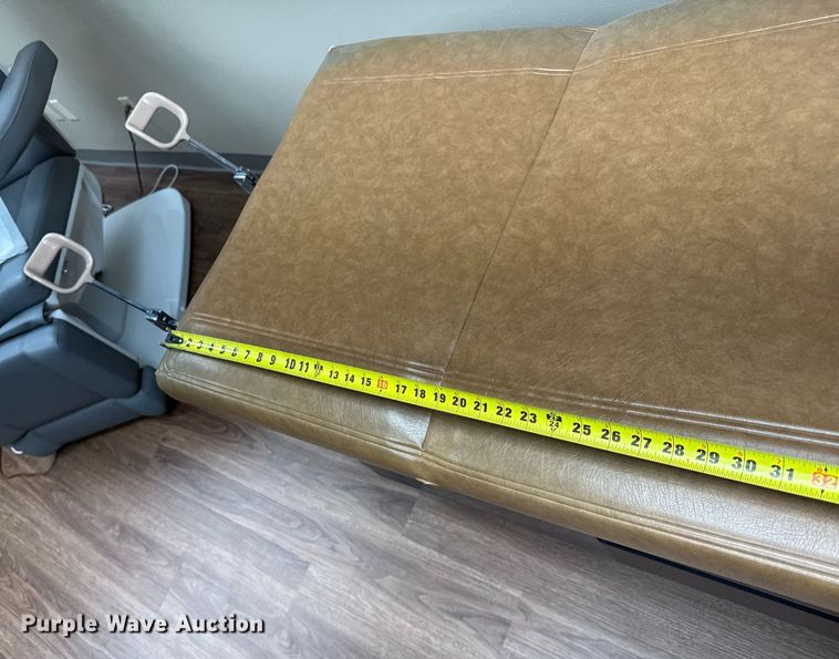 image for item NN9717 Midmark 104 exam table