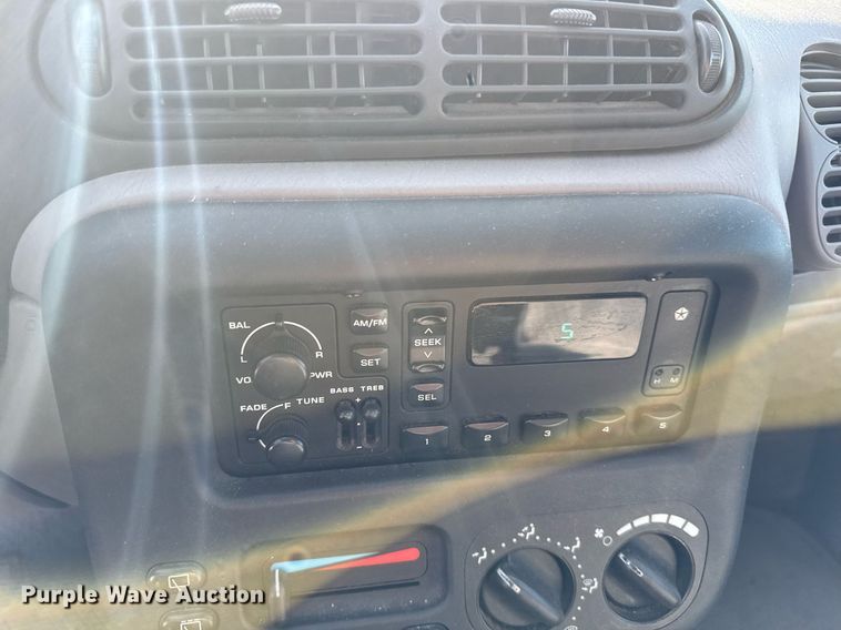 image for item NN9727 1998 Dodge Caravan van