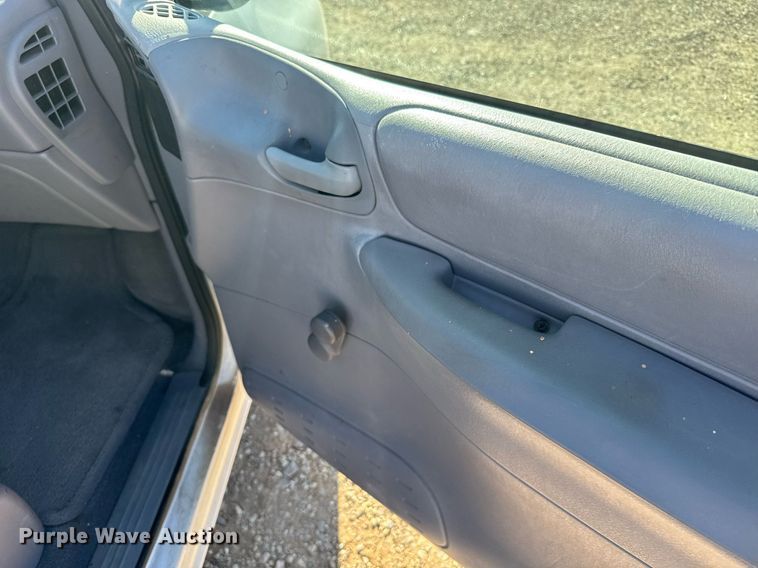 image for item NN9727 1998 Dodge Caravan van