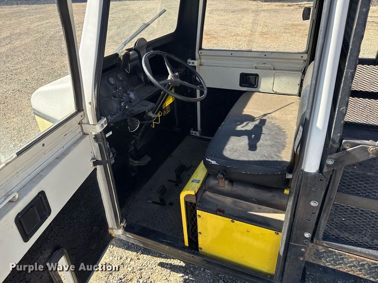 image for item NN9728 1991 Cushman Truckster utility vehicle