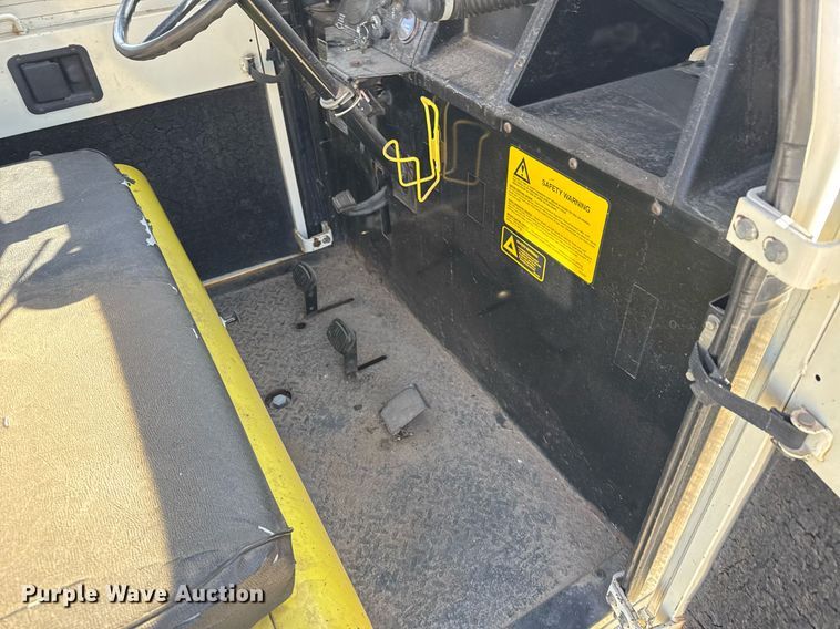 image for item NN9728 1991 Cushman Truckster utility vehicle