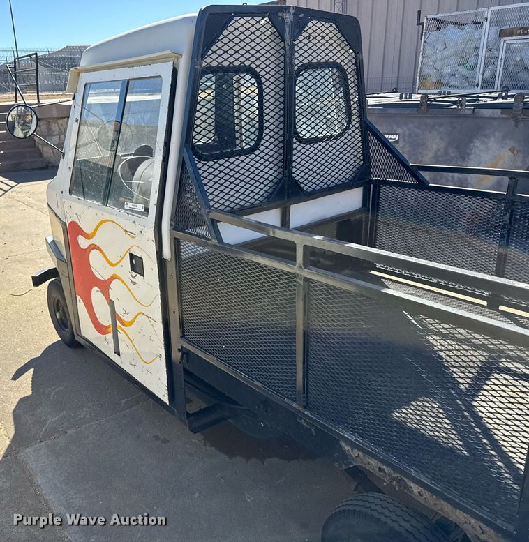 image for item NN9729 1991 Cushman Truckster utility vehicle