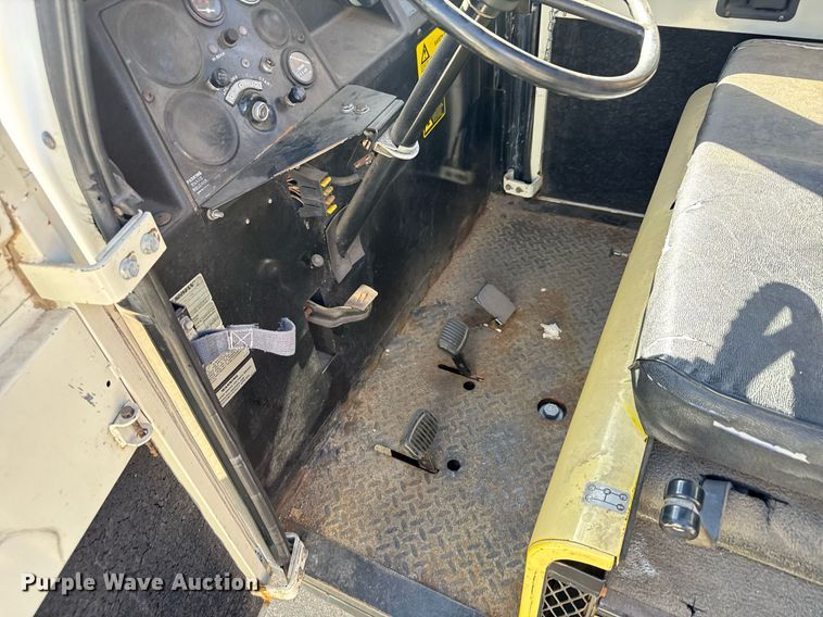 image for item NN9729 1991 Cushman Truckster utility vehicle