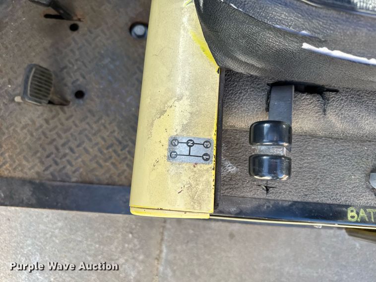 image for item NN9729 1991 Cushman Truckster utility vehicle