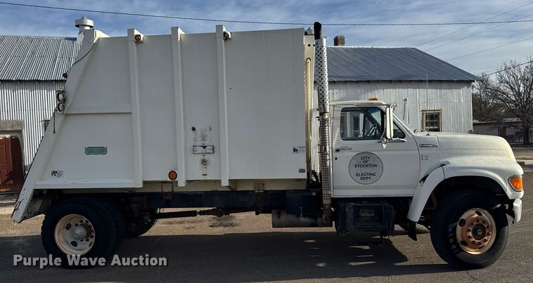 image for item NN9732 1996 Ford F800 refuse truck