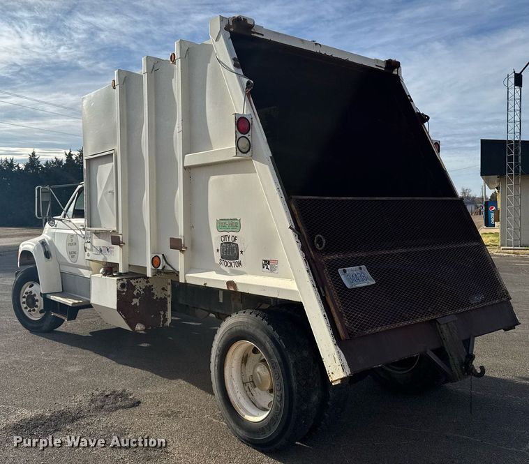 image for item NN9732 1996 Ford F800 refuse truck