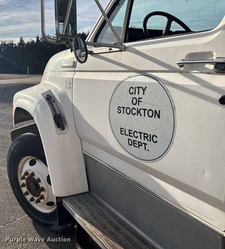 image for item NN9732 1996 Ford F800 refuse truck