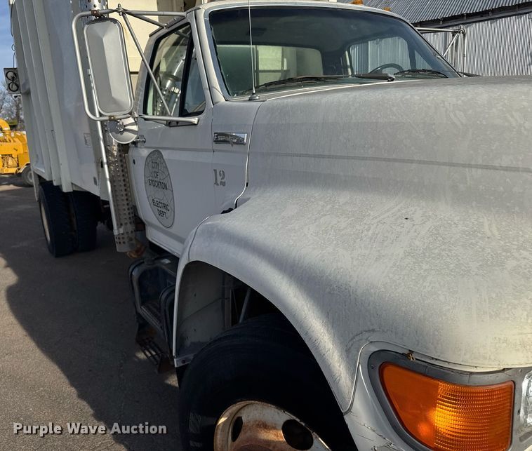 image for item NN9732 1996 Ford F800 refuse truck