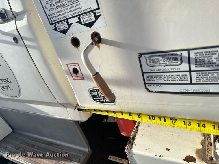 image for item NN9732 1996 Ford F800 refuse truck