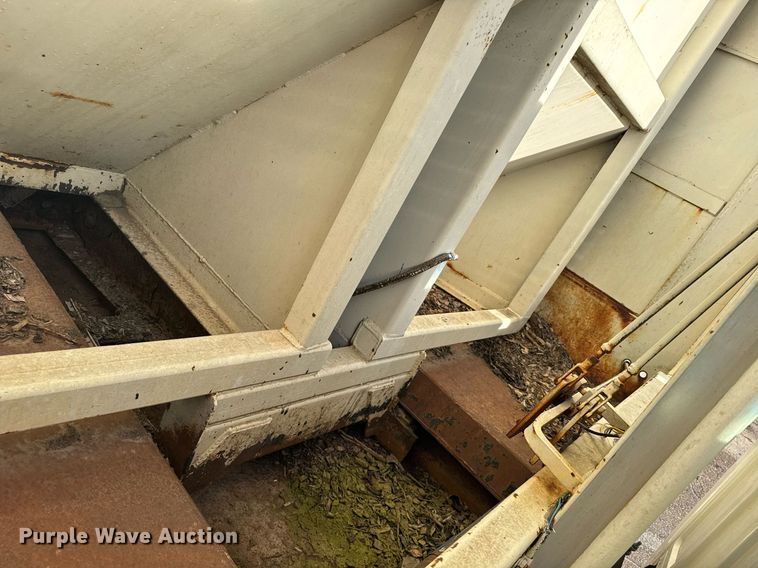 image for item NN9732 1996 Ford F800 refuse truck